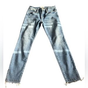 FRAME Le High Skinny jeans in med/light blue  raw hem & stud detailing Size‎ 26
